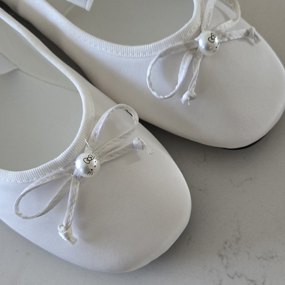 Hello Kitty Ballerina White Flats with Bow Detail - Picture 14 of 15
